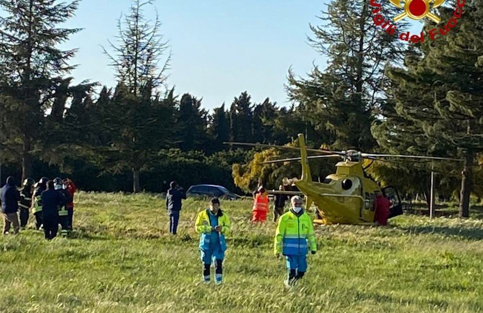 Ancora un incidente con un trattore. Ferito alle gambe, trasportato a Cosenza in elisoccorso 74 Vigili del Fuoco elisoccorso