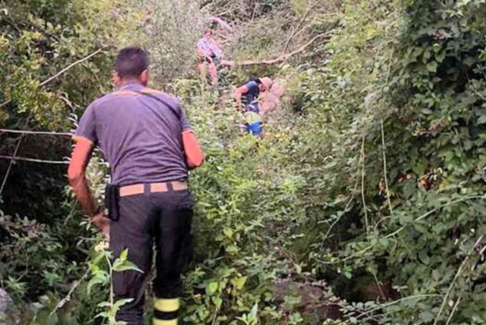 Si smarriscono e finiscono all'interno di una gola. Soccorsi dai vigili del fuoco 51 Vigili del fuoco 35