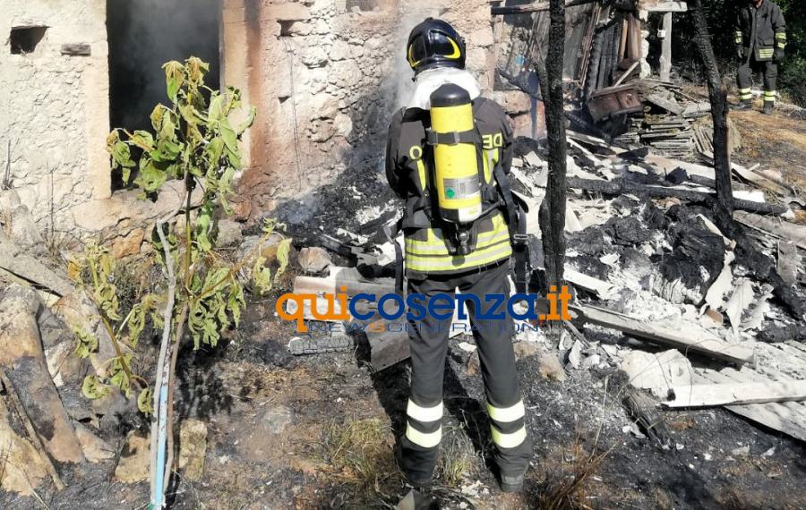 Vigili del fuoco incendio Carolei2
