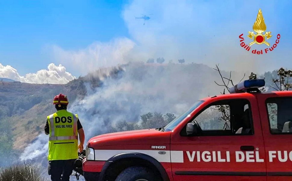 Lotta agli incendi, arriva la convezione tra i Vigili del fuoco, Calabria verde e Regione 51 Vigili del fuoco incendio2