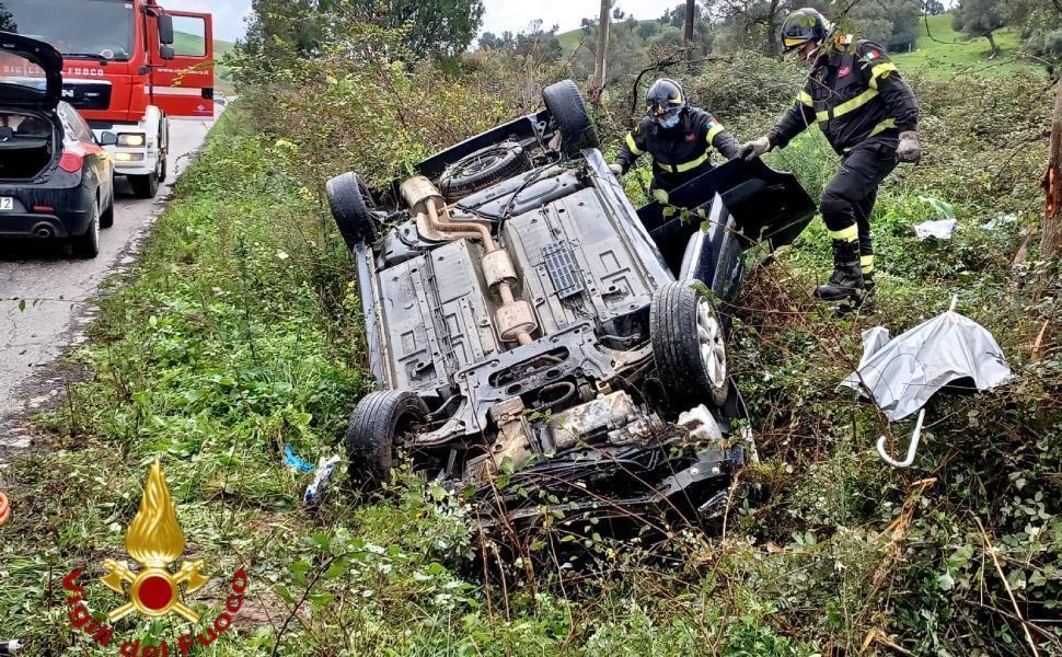 Vigili fuoco auto canale strongoli