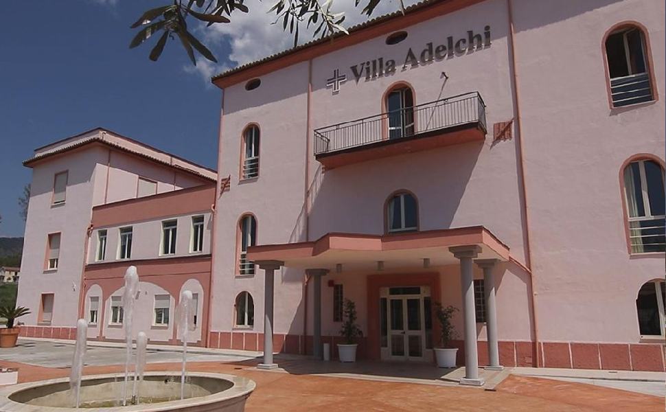 Focolaio in Rsa, 50 i positivi. Il sindaco di Longobardi "monitoriamo con attenzione" 51 Villa Adelchi longobardi 1080x627 1