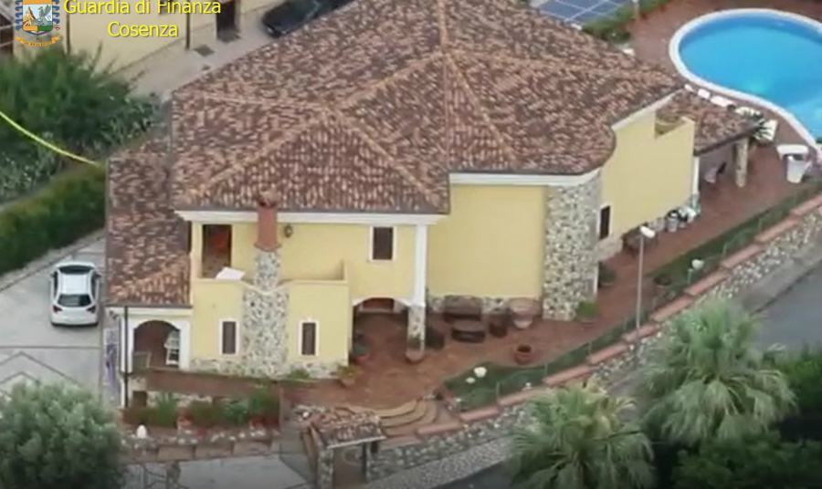 Villa Bed Breakfast Paola sequestro 01
