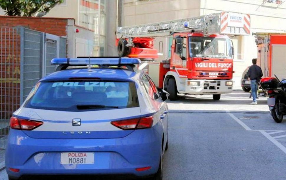 Volanti polizia e vigili del fuoco