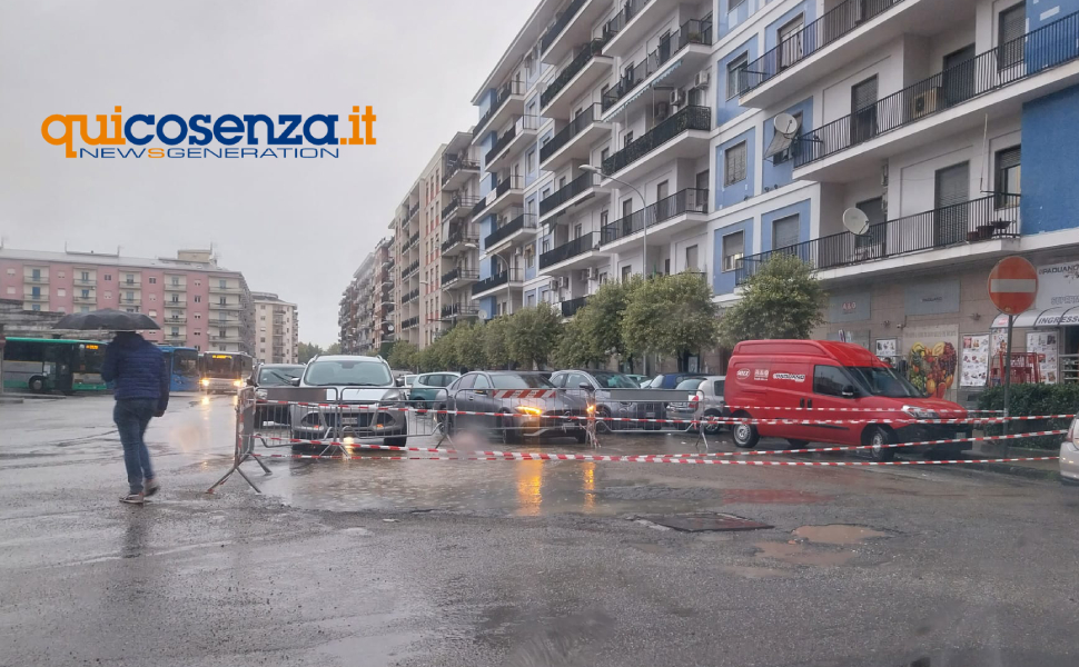 Voragine autostazione maltempo cosenza