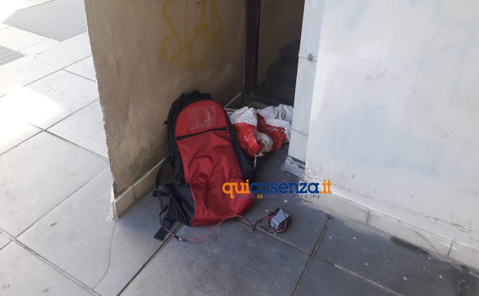 Rende: lanciato allarme bomba, ma nessun esplosivo nello zaino 51 Zaino Allarme ordigno via f.lli bandiera rende