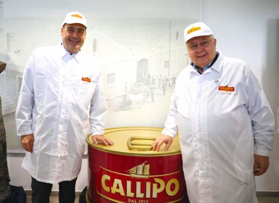 Regionali, Callipo è ufficialmente il candidato del Pd. Zingaretti: 'con Callipo per amore della Calabria' 55 Zingaretti e Callipo 1