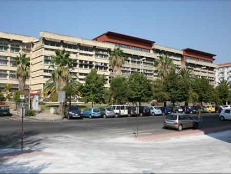 Si lancia dal quinto piano di un palazzo vicino al Tribunale 79 a668cf1fa4787e38fb6f732e9a734908