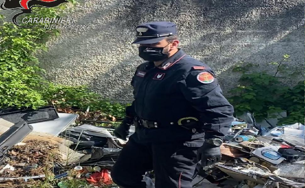 Beccati dalle telecamere mentre gettano rifiuti, sanzionati a Montalto e Lattarico 51 abbandono rifiuti montalto 1