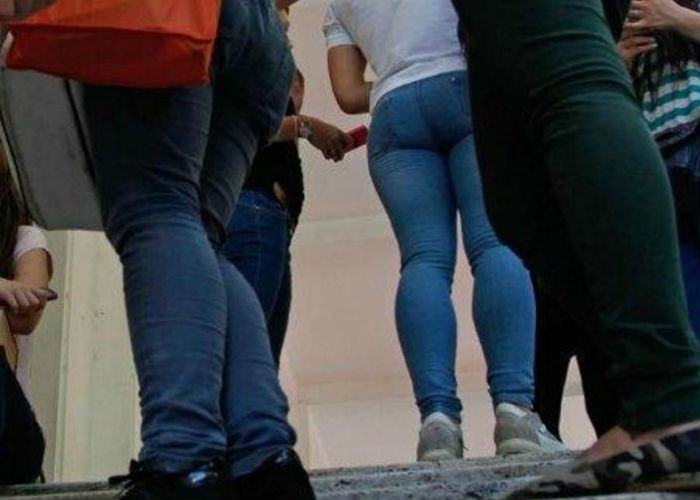 Si masturba davanti a delle ragazzine, mamma allerta i carabinieri 71 masturba crotone