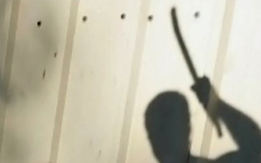 aggressione bastone 1