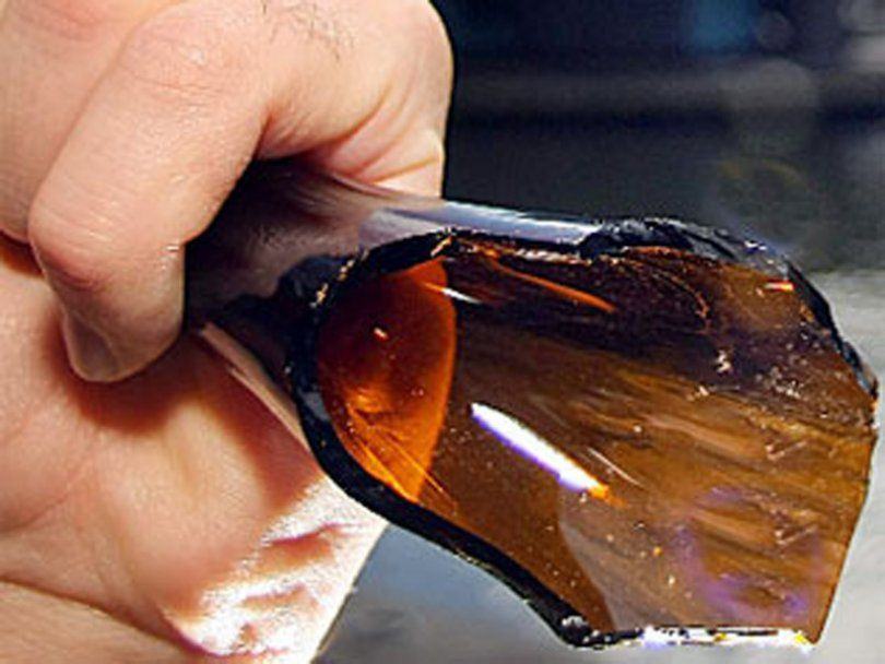 aggressione bottiglia rotta 2