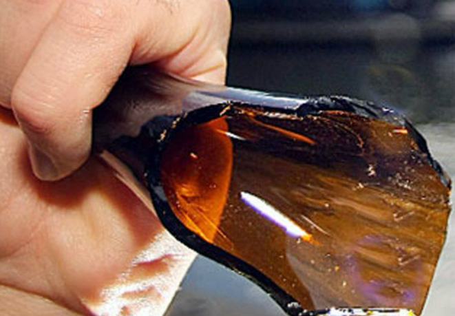 aggressione bottiglia rotta