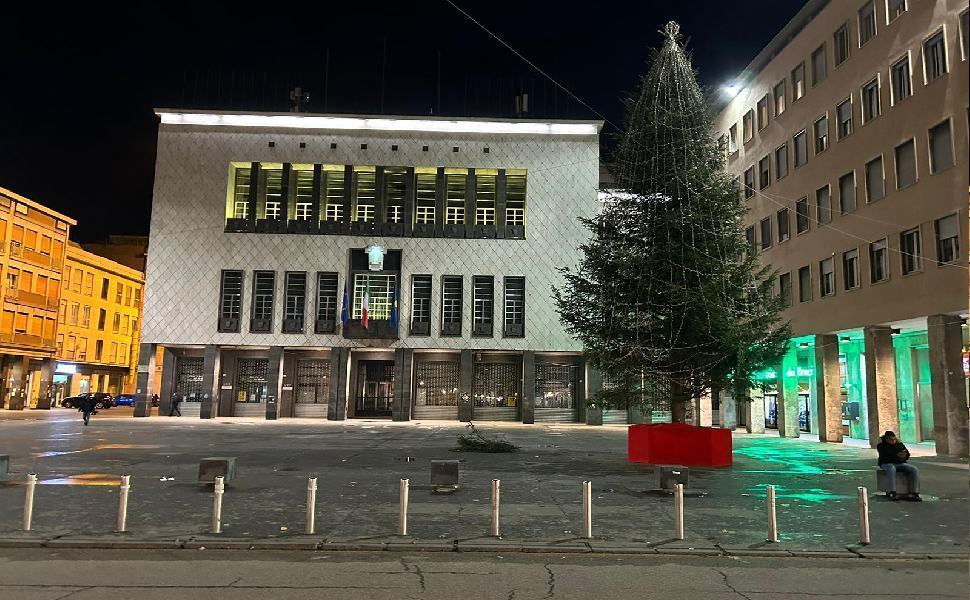 albero natale piazza dei bruzi 1