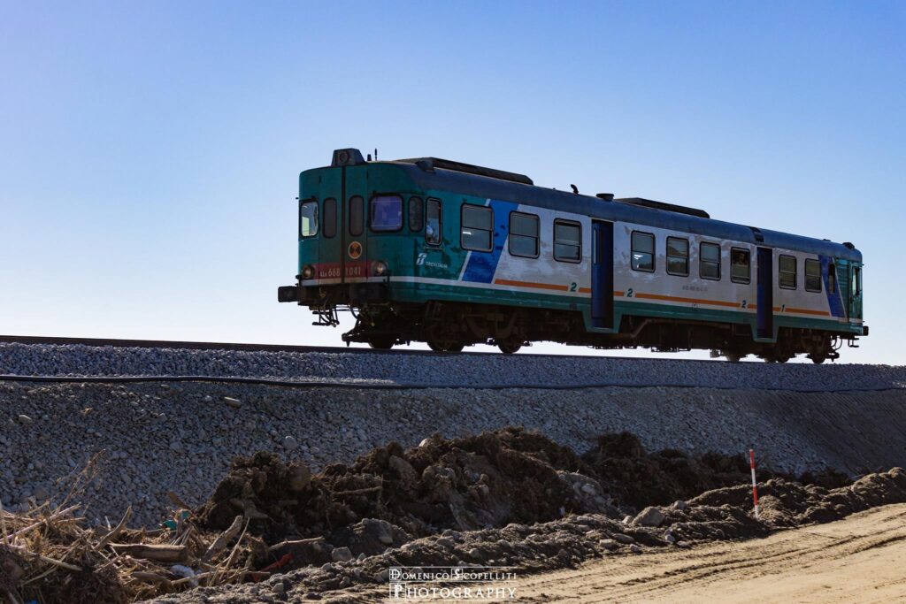 Ferrovia Jonica, nuovo stop dei treni dal 13 settembre: «È una presa in giro per i cittadini» 52 alluvione calabria ferrovia jonica brancaleone foto domenico scopelliti 1