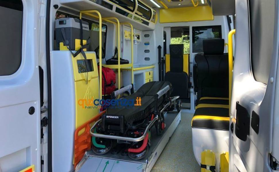 Studentessa sviene in aula. Due ore per un'ambulanza 51 ambulanza 118 Cosenza 05