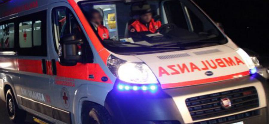Pedone investito da un'auto a San Giovanni in Fiore 51 ambulanza 29