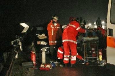 Incidente mortale nel Reggino, violento impatto tra due auto. Un anziano ha perso la vita 51 ambulanza incidente soccorso 118