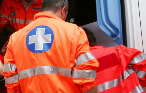 Ragazzo di 20 anni cade dal quinto piano di un palazzo, muore sul colpo 62 ambulanza soccorsi 4