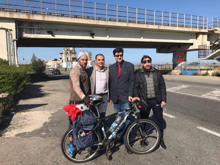 Viaggio in bici sulla 'strada della morte', oggi tappa in provincia di Cosenza 58 andrea a crotone