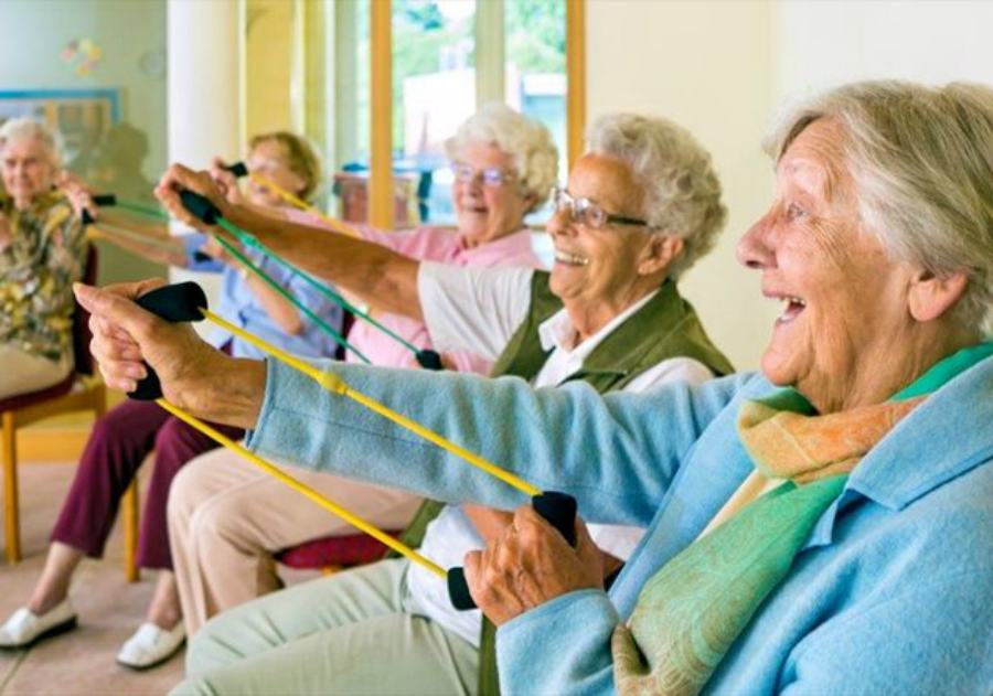 Salute in Calabria, cresce l'aspettativa di vita 51 anziani 2092944