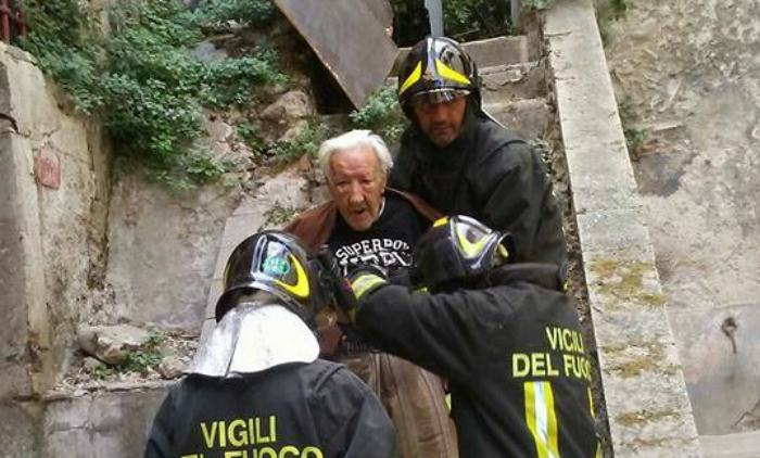 anziano vico 1 santa lucia