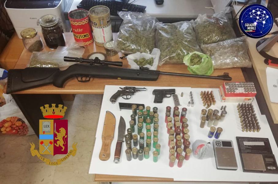 Due chili di droga e armi a Bisignano, arrestato un 38enne 51 armi droga bisignano polizia