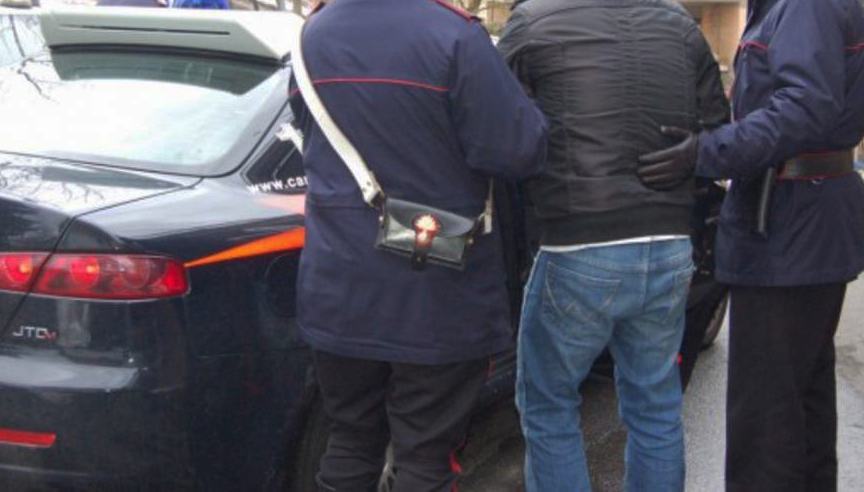 arresto carabinieri 30