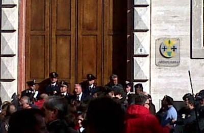 Curano 150mila cosentini l'anno, ma da domani chiuderanno battenti. Medici in protesta 194 asp cosenza
