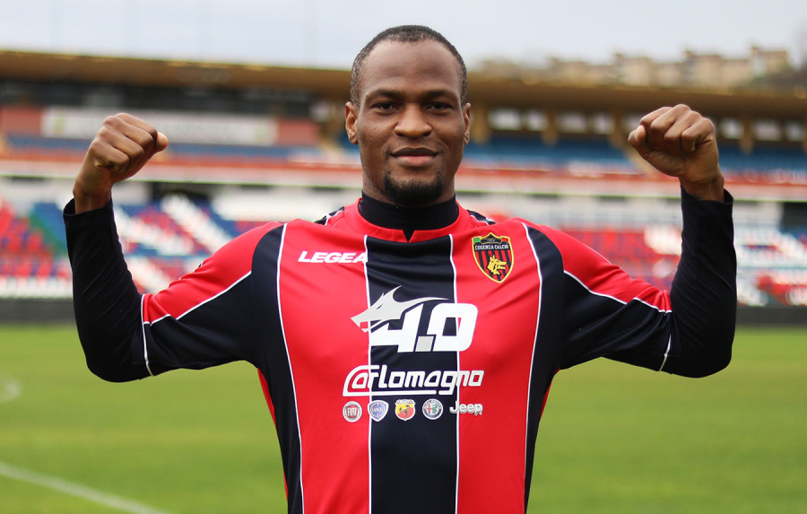 Calcio, nel Cosenza arriva l'attaccante Jerry Mbakogu 56 attaccante nigeriano Jerry Uche Mbakogu cosenza