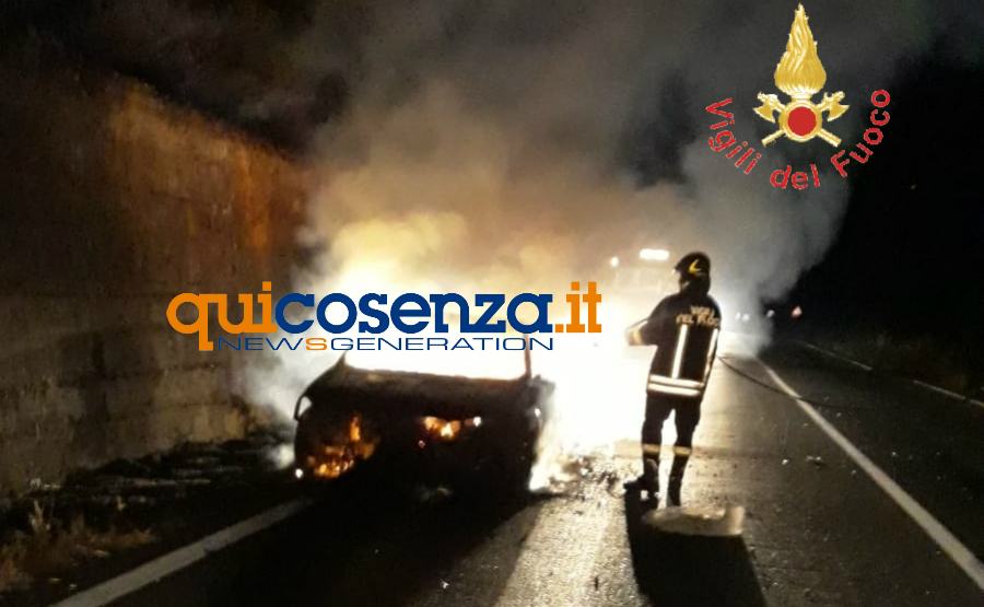 auto a fuoco vigili 01