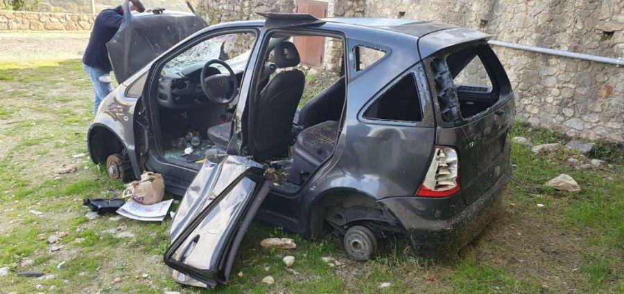 auto abbandonata Nucleo decoro urbano 2