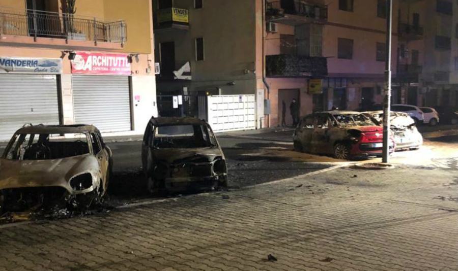 auto fiamme reggio 03