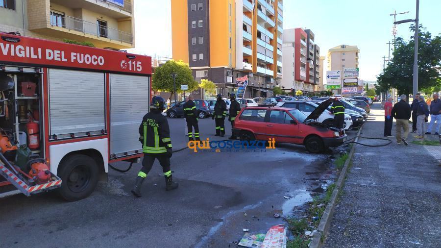 auto fiamme viale mancini cosenza vvff 03
