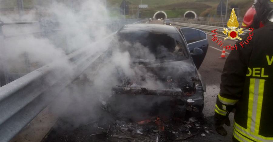 auto fiamme vigili fuoco soverato