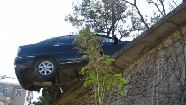 auto in bilico