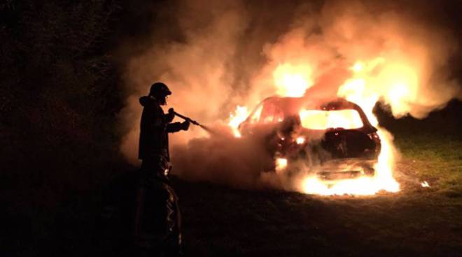 auto-in-fiamme-lumen-bisignano