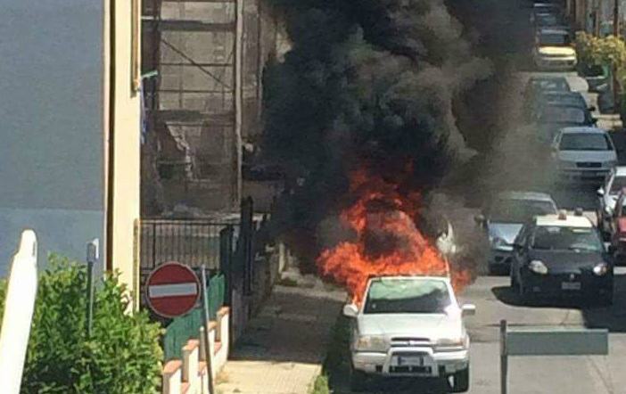 auto incendiata amantea