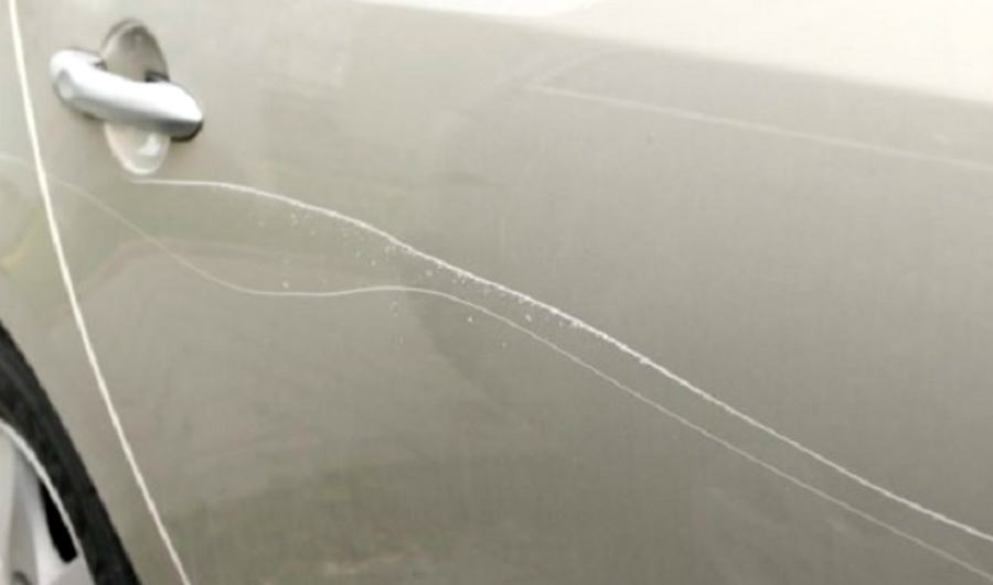 auto rigata immagine di repertorio