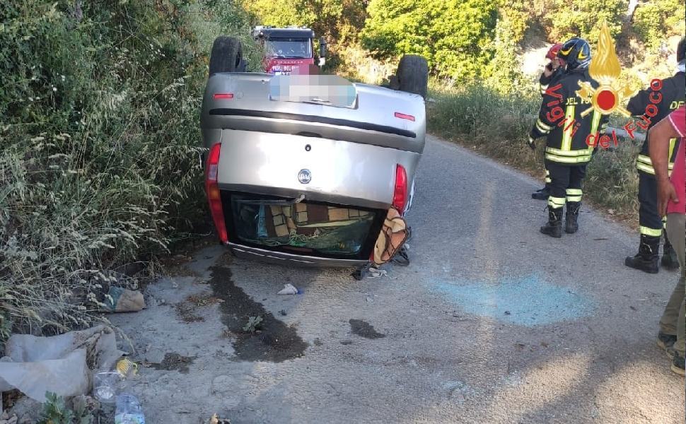 auto si ribalta taverna