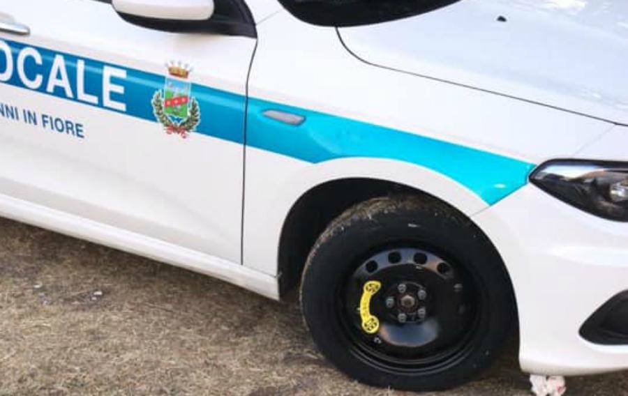 auto tagliate lorica polizia locale