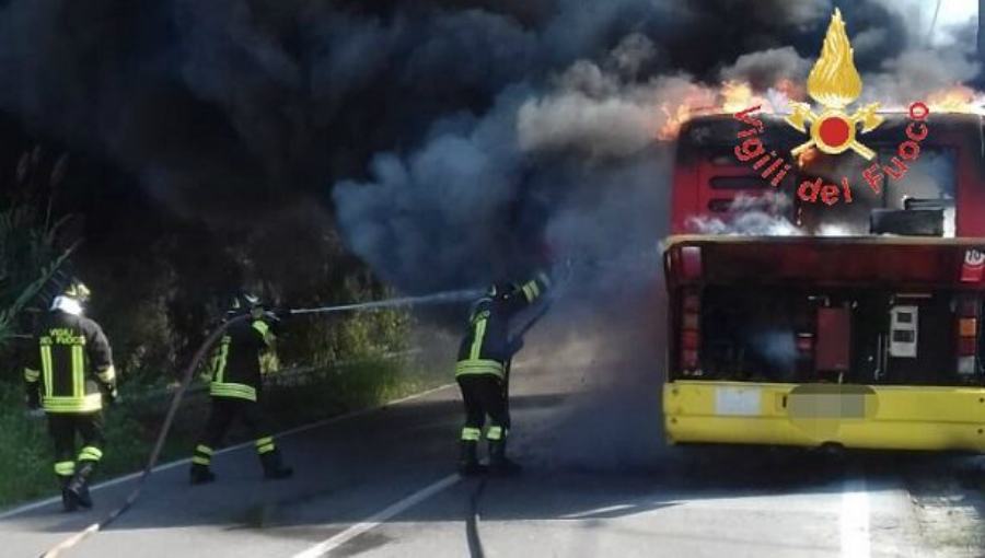 autobus a fuoco catanzaro