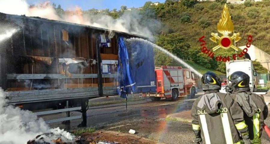 autocarro incendio a2 cosenza