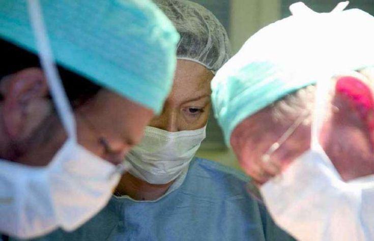 Cadavere in spiaggia a Rossano, l'autopsia non ha ancora permesso di stabilire le cause del decesso 191 autopsia bambino inglese residui di cibo nello st 95672