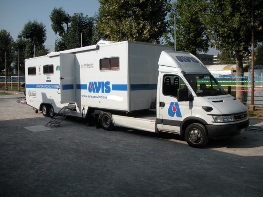 Caloveto, nel weekend Avis in piazza per donazioni di sangue e screening gratuiti 70 avis furgone 1