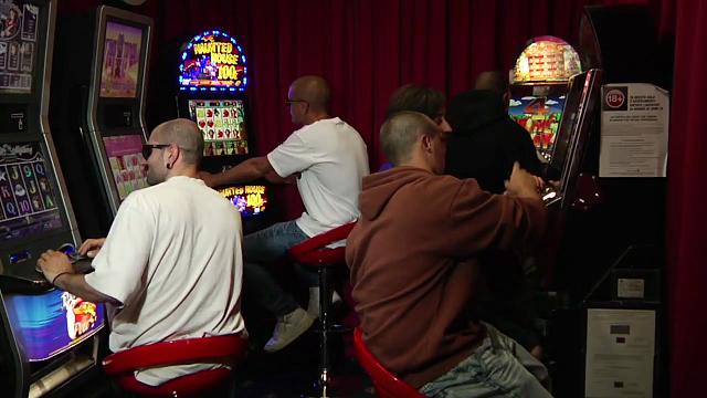 Rende: giovani 'malati' di videopoker, si chiede regolamento comunale 51 azzardopatia
