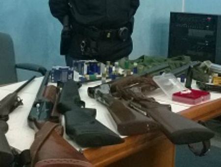 Sequestrato un arsenale di armi, erano nascoste in un fondo agricolo. Due arresti 51 b18a3c1350541e184828e34b15d371b5
