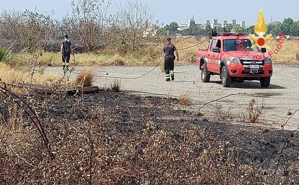 In fiamme la zona aeroportuale: breve chiusura dello scalo 51 b4d3a3f9 de0d 4305 9a96 03b210ffab35