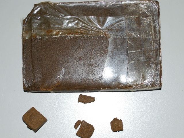Arrestato uomo con pistola, mitra e hashish 77 b5027d0102a4a8048d6c376341ca6705