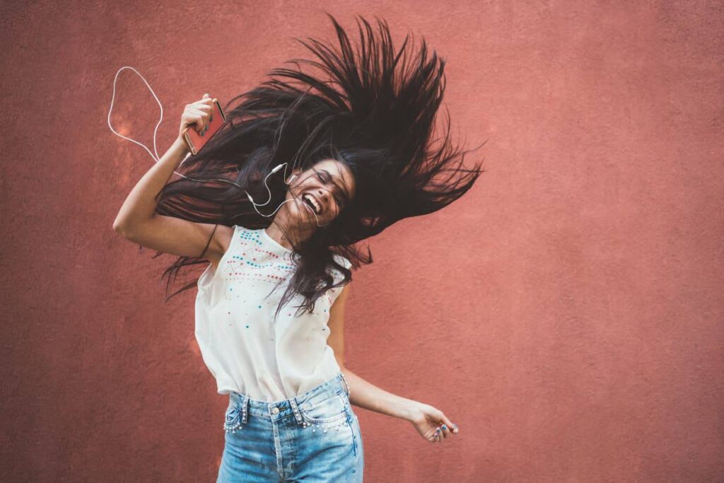 Benessere: ballare rende felici. Lo dice uno studio 3 ballare copertina